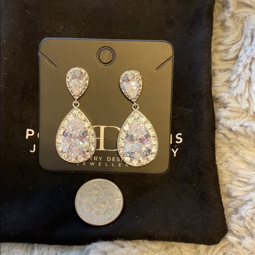 Sparkling ✨ earrings ~ never worn!! - Picture 2 of 3